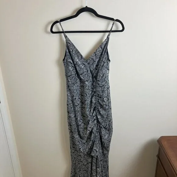 ASTR Mariah Ruched Floral Print Midi Dress in Black/White Medium - Picture 2 of 6